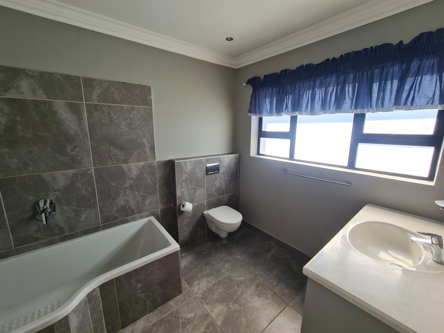 5 Bedroom Property for Sale in Noorsekloof Eastern Cape